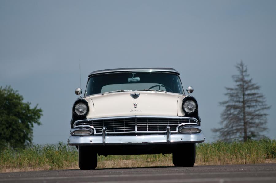  Ford Fairlane Sunliner Convertible 1956 года  (фото 13 из 42)